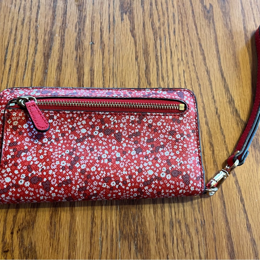 Michael Kors Red and White Floral Wristlet/phone case - Picture 2 of 7